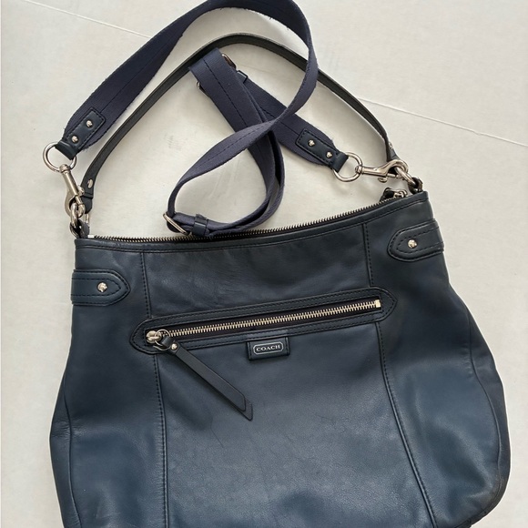 Coach Elegant Navy Leather Shoulder Bag - Picture 3 of 9